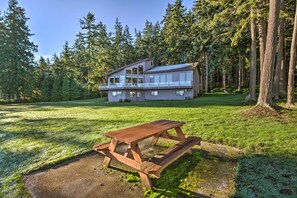 Backyard | Picnic Table | Views