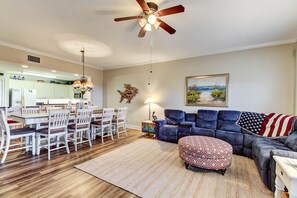 Living Room/Dining Area