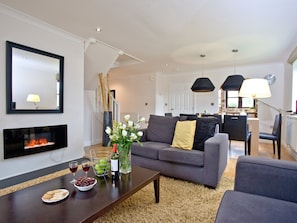 Comfortable living room | Clematis - Woodland Retreat, Wadebridge