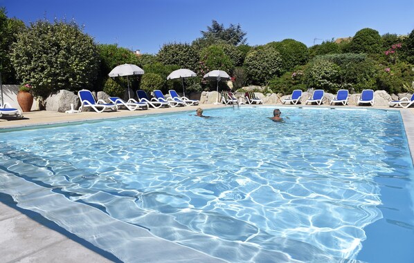 Luxurious pool and breathtaking nature!