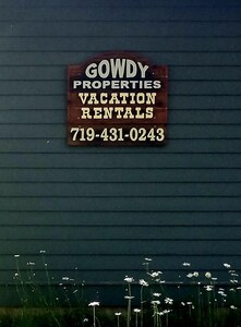 D Gowdy Apartment. Fenced yard pet friendly , modern, clean. Gowdy Properties