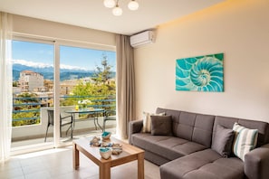  Big sunny living room with big corner sofa,breathtaking view to city&mountains