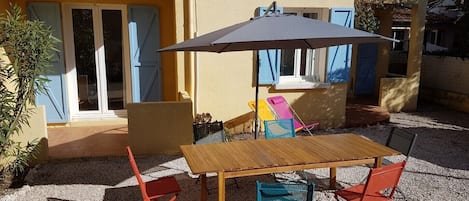 Salon de jardin équipé pour 8 à 10 personnes