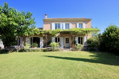Beautiful Traditional Provencal Farmhouse with Stunning Pool, Garden & Views