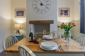 2 Providence Place, Thornage: Dining room detail