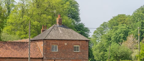 The Tack House: Front elevation