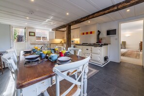 The Tack House, Holkham: Kitchen with Aga and dining area