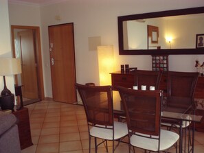 DINING ROOM LEADING TO KITCHEN