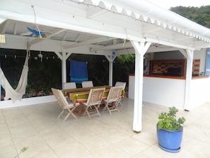 BBQ, bar et salle à manger extérieure
