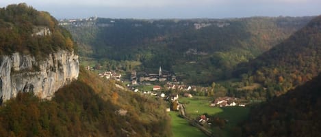 vue du belvédère sur Baume les Messieurs