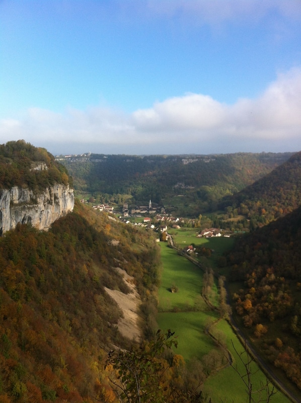 vue du belvédère sur Baume les Messieurs