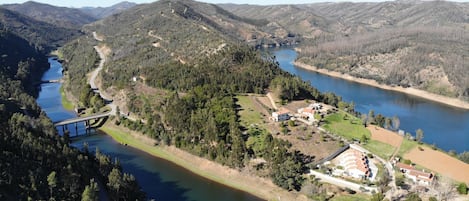 Vista aérea da Foz de Alge