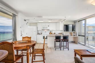 Idyllic Ocean Views from 12th floor 1 Bedroom Suite with Full Kitchen