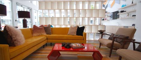 Clubhouse Relax and Lounge Space - Corporate Accommodations - Spectacular Suites