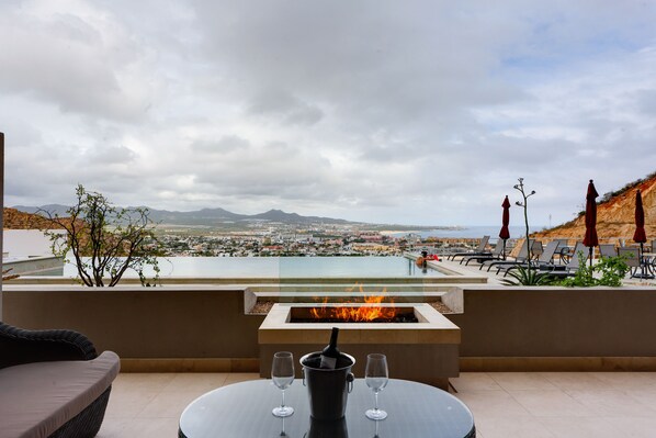 Cabo San Lucas Vacation Rental | 3BR | 2BA | 2,200 Sq Ft | Elevator Access