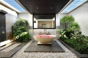 Romantic 1br pool villa Seminyak