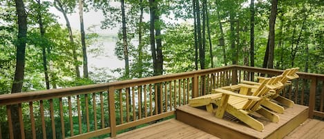 Observation platform on back deck