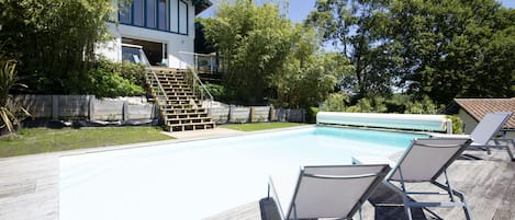 Maison moderne basque, avec piscine chauffée (sécurisée par volet)