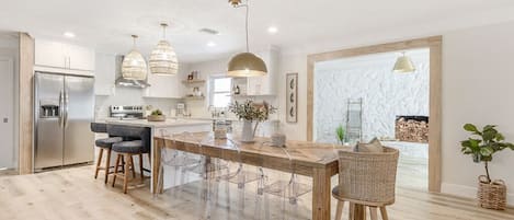 Kitchen & Dining Area