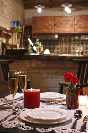 Cena romántica en la el primer piso de la Suite
