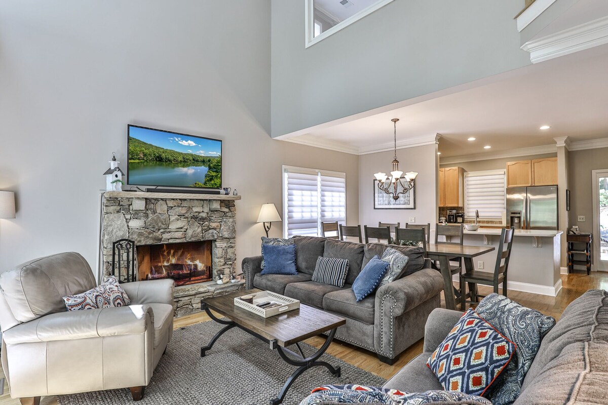 Lake Life:) Amazing Lake Views, Firepit-Fireplace!