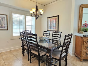 Dining Area with Seating for 6 at 5406 Hampton Place