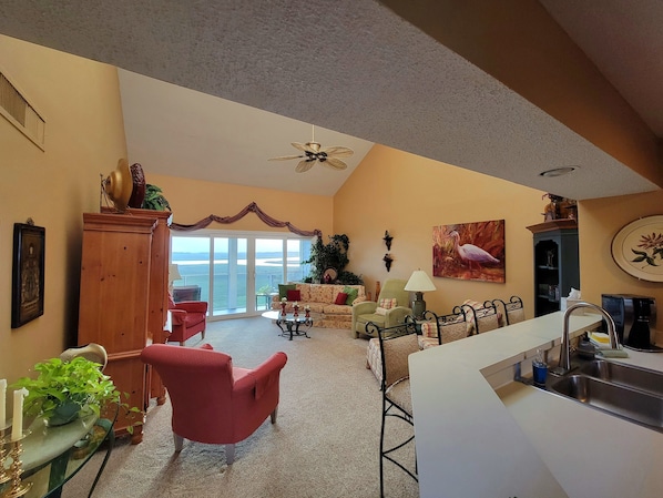 Spacious Living Room with Cathedral Ceilings & Skylight Windows!