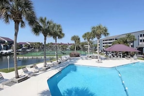 Mariners Cay Pool with Bathroom Facilities, Outside Grills, Picnic Tables