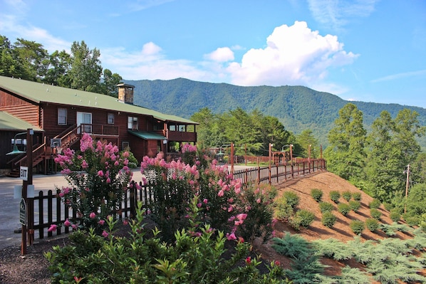 Elk Lodge- perfect for the family reunion or group retreat!