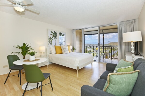 Beautiful 25th Floor Unit with Ocean Views!