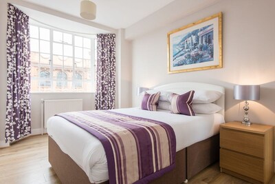 Budget Kensington 1 bedroom Apartments for 3 - Close to Many Popular Sites