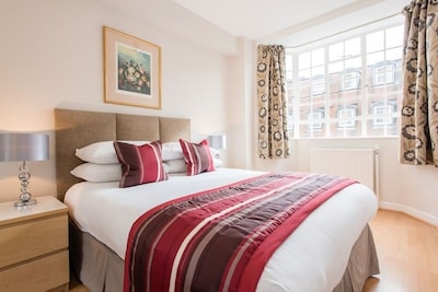 Budget Kensington 1 bedroom Apartments for 3 - Close to Many Popular Sites