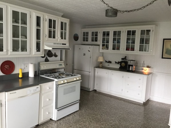 Fully equipped kitchen