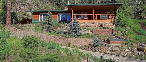 Welcome to the Big Thompson Cabin-near Estes Park and Rocky Mountain National Park!