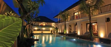 Elite Villa - night view