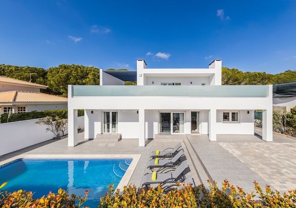 Luxury 3 bedroom villa in Vilas Alves close to Dunas Douradas. Private Pool. A447 - 1