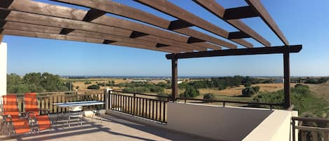 Grosse Dachterrasse mit Meerblick