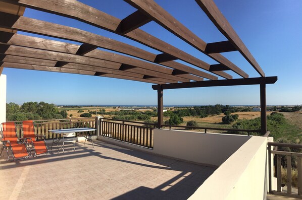 Grosse Dachterrasse mit Meerblick