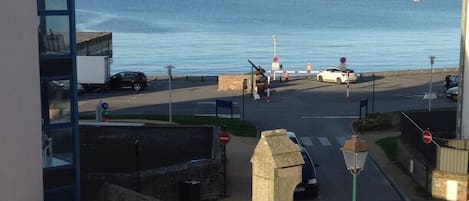 Vue sur le vieux port de Roscoff, depuis le salon et la chambre 1