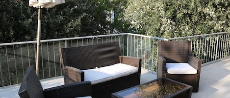 Le coin salon de la Terrasse récemment rénové