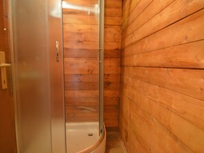 Room, Property, Wood Stain, Wood, Floor, Varnish, Plywood, Hardwood