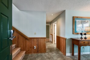 1 Lower Level-Entry-_DSC7427