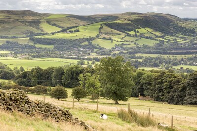 Charming Cottage with Peak District views and Indoor heated swimming pool