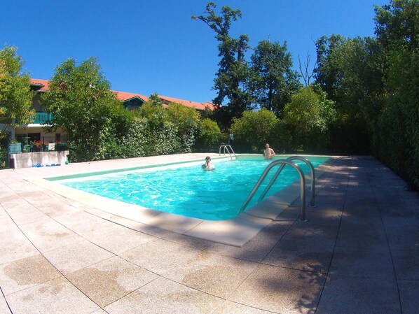 Pool/Piscine