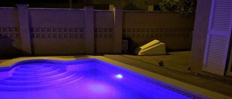 Piscine by night