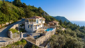 Blue Chill Villa perched on the side of the cliff!