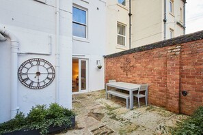The Courtyard Retreat, Whitby - Host & Stay