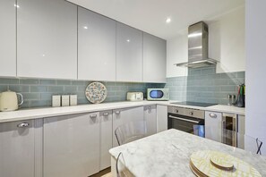 The Courtyard Retreat, Whitby - Host & Stay