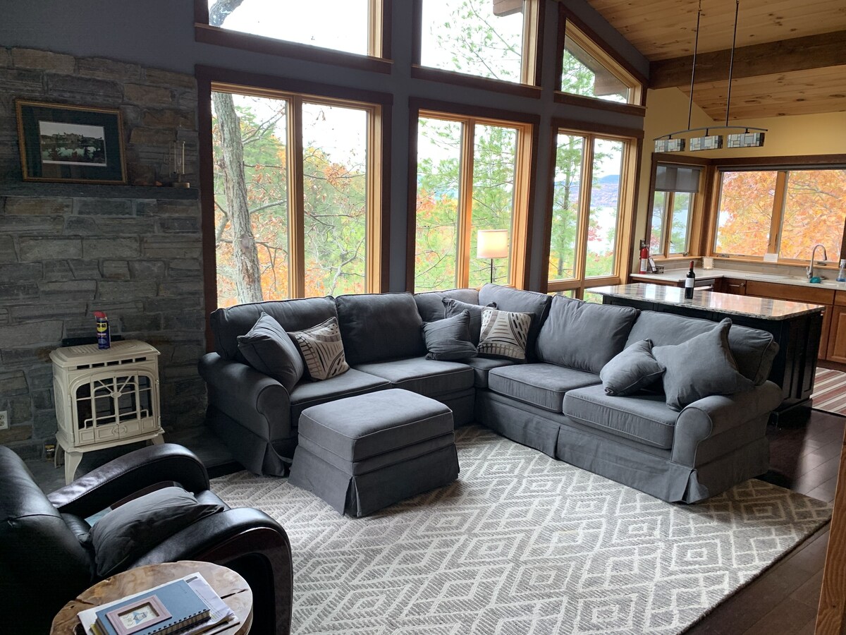 Lake George Cliff House – Outdoor hot tub!