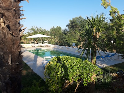 Número 81 - Un Trullo en una zona rural tranquila con energía solar y piscina vallada